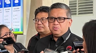 Resmi Jadi Tersangka, Hasto Kristiyanto Seharian Ada di Markas PDIP