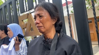 Tangisan Ibu-Ibu UMKM Serukan Farhat Abbas Kembalikan Dana Rp 55 Miliar