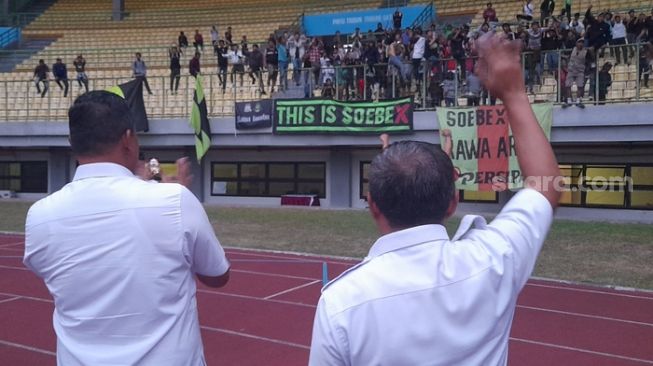 Baliho Tri Adhianto Jadi Cibiran Pedas Orang Tua Pemain Persipasi: Uang Saku Anak Kami Belum Dibayar!