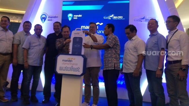 Pameran otomotif Mandiri Utama Finance (MUF) Auto Fest 2024 perdana digelar di Kota Bekasi.[Suara.com/Mae Harsa]