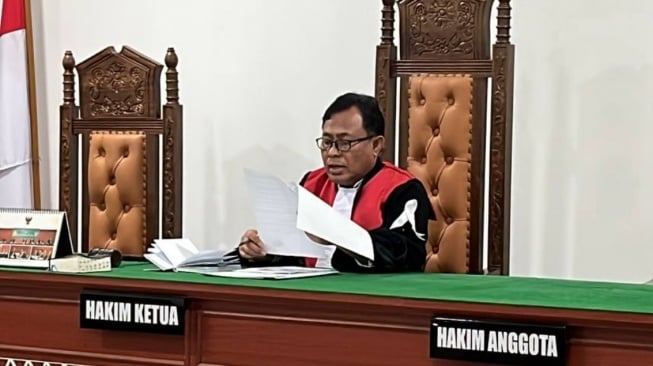 Tak Ikut Cuti Massal, Hakim PN Bekasi Pilih Kenakan Pita Putih, Apa Maknanya?